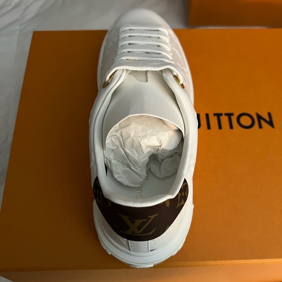 Louis Vuitton Time Out Sneakers size 37.5 (7.5) - Picture 3 of 8